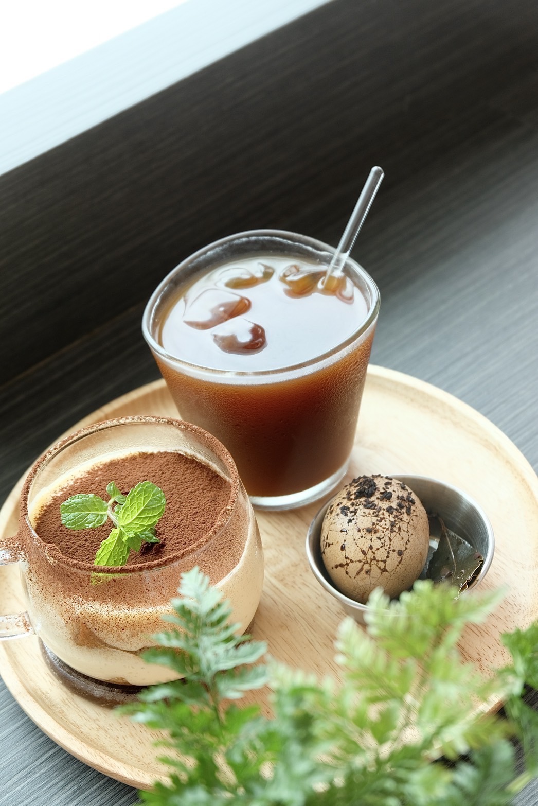 全新登場的「漂浮綠洲」輕食區選用屏東在地優質食材，如屢獲世界巧克力比賽金牌的可可製品及東港特產櫻花蝦，研發出可可風味咖啡、可可茶葉蛋等多款別具風味的輕食與飲品，充分展現屏東豐富的農漁產特色。