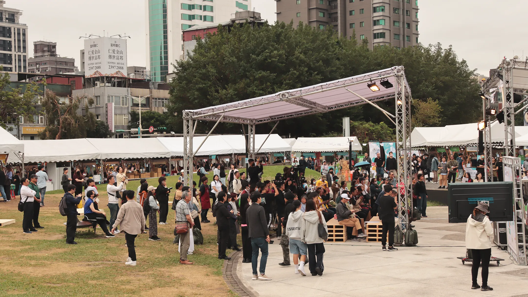 南觀光區市集日:民眾踴躍參與