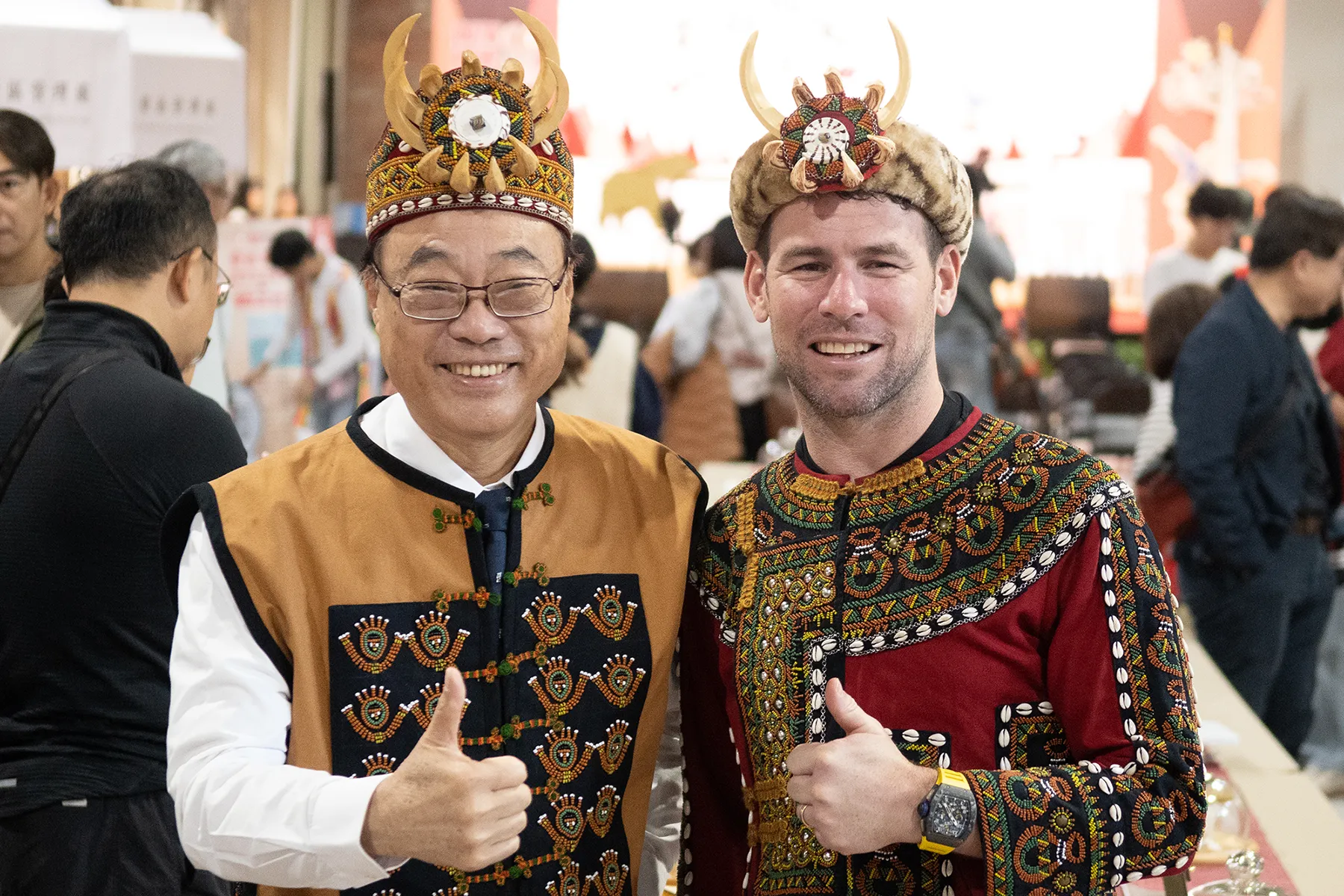 2024部落觀光嘉年華署長與自行車選手合照